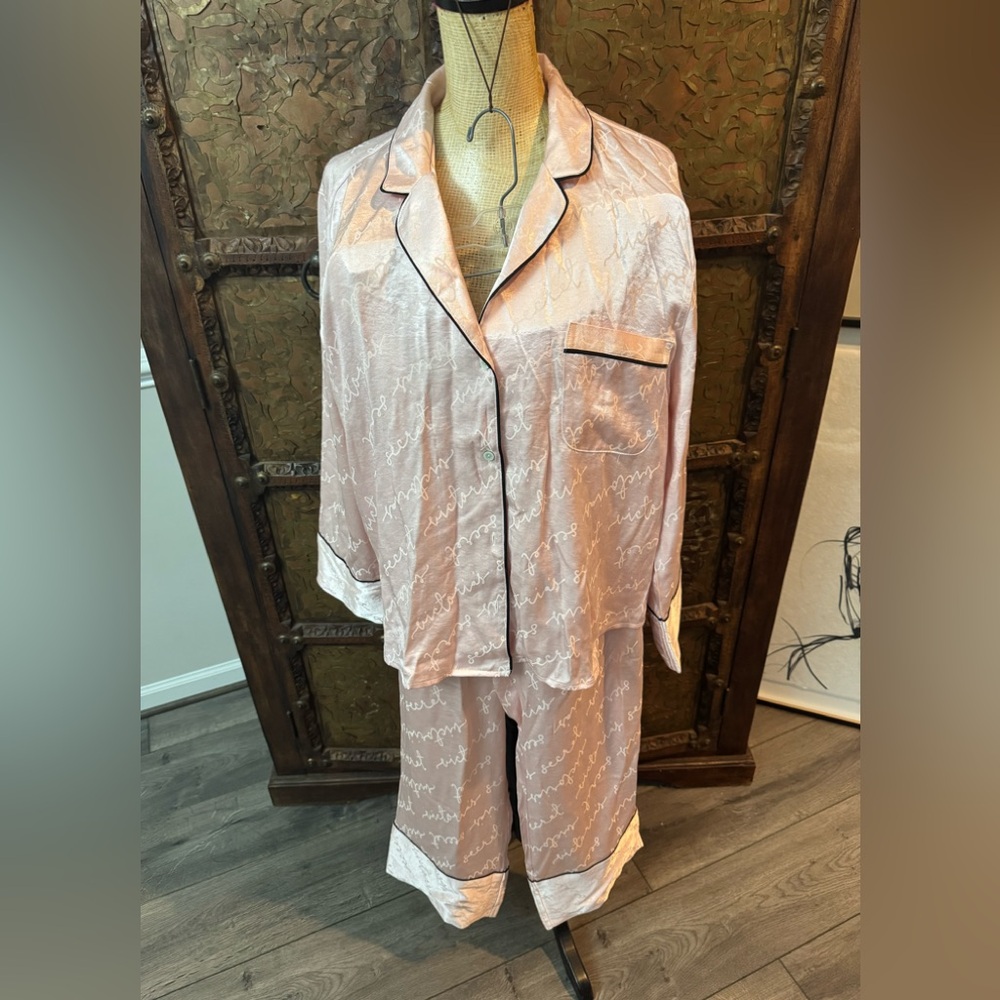 Victoria's Secret Light Pink Satin Pajama Set XL‎